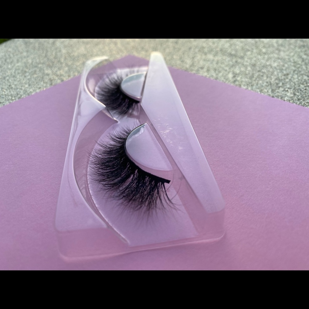 Mink Eyelashes - Picture 2 of 2